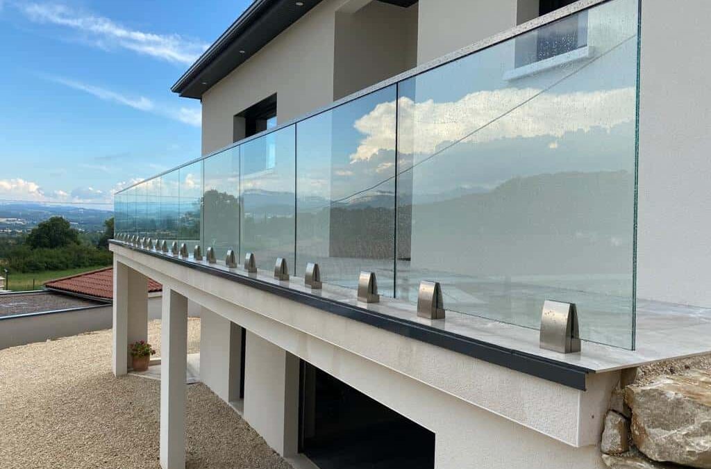 Balustrades en verre : une option écologique pour vos projets de construction
