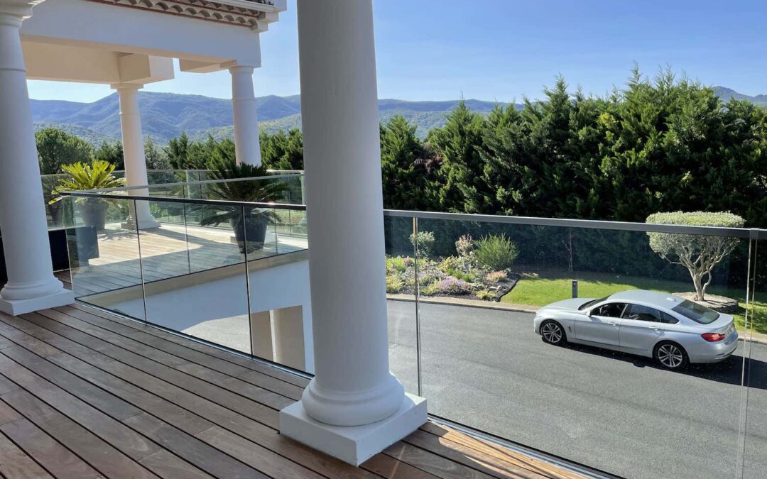 Pourquoi les balustrades en verre sont idéales pour les terrasses