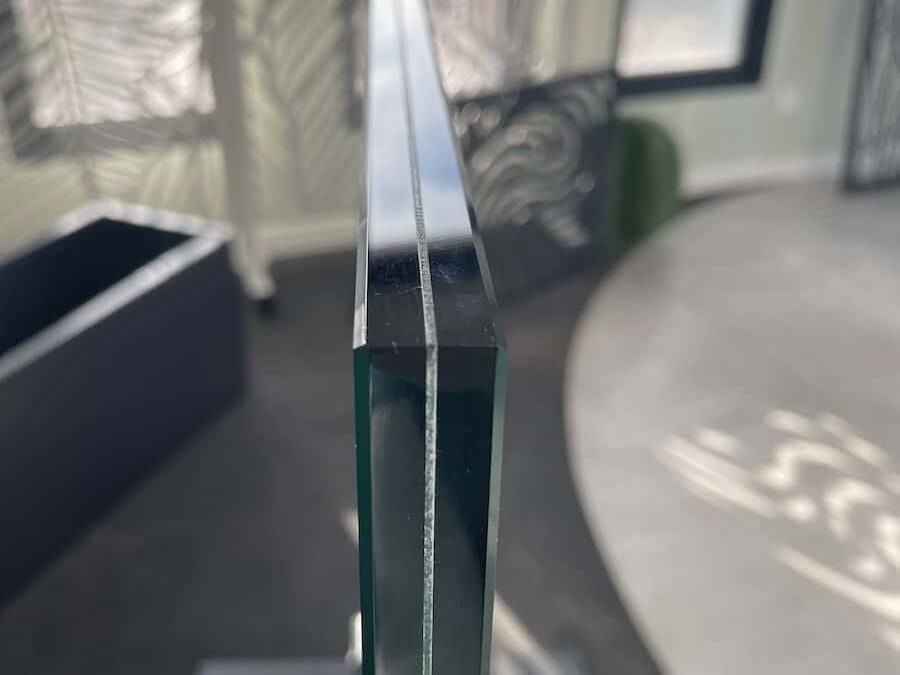 Verre feuilleté trempé pour garde-corps : épaisseurs, gammes et certifications