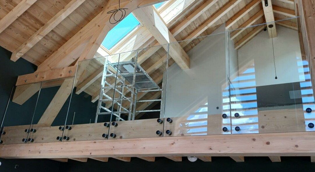 Les avantages d&rsquo;une balustrade en verre pour vos aménagements intérieurs