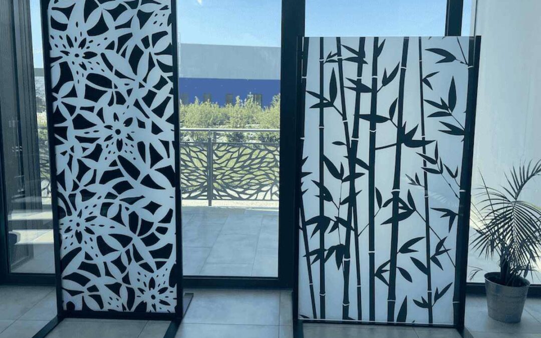 Claustra en verre : cloisonner un espace sans le fermer (intérieur, terrasse, pare-vent)